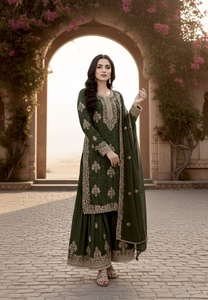 Elegante Conjunto Kurta Palazzo de Seda Fendi con Adornos de Diamantes, Bordado de Lentejuelas y Dupatta Artística - Product Image 6