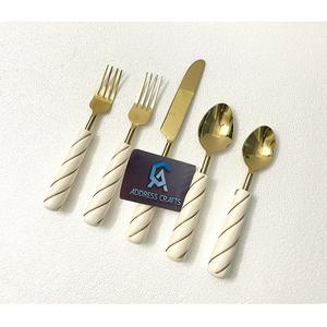 Ensemble de couverts écologiques en bois et en métal - Style américain pour la maison - Product Image 2