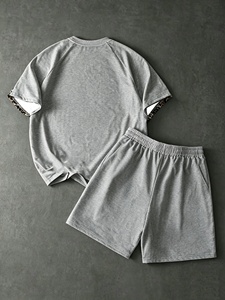Ensemble de vêtements pour homme, coupe décontractée, deux pièces, avec t-shirt à manches courtes et short facile à porter pour les activités de plein air - Product Image 3