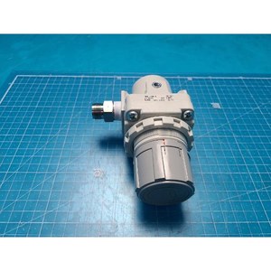Régulateur de pression pneumatique SMC AR40-04BG-A, utilisé comme pièce détachée pour équipement semi-conducteur d'occasion - Product Image 3