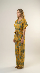 ชุดเซ็ตพิมพ์ลายป่าทันสมัย ผ้าฝ้ายสำหรับผู้หญิง เสื้อและกางเกงขาสั้นลำลองสำหรับฤดูร้อน เนื้อผ้าเบาสบาย ระบายอากาศได้ดี ขายส่ง - Product Image 5