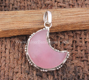Colgante de Media Luna de Jade Rosa Vintage, Collar de Luna Creciente con Gema Natural, Plata de Ley 925 con Borde Punteado, Colgante de Amuleto, Regalo - Product Image 1
