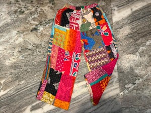 Pantalones Palazzo Anchos de Algodón con Parches Kantha Hechos a Mano por Jaiftextiles, Estilo Boho, Talla Única Unisex, con Cordón Ajustable y Cintura Alta - Product Image 4
