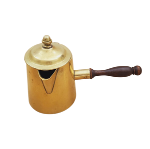 Jarra de café de latón antiguo, jarra cilíndrica de latón vintage con tapa abatible, asa lateral de madera, ollas decorativas de metal para calentar leche - Product Image 1