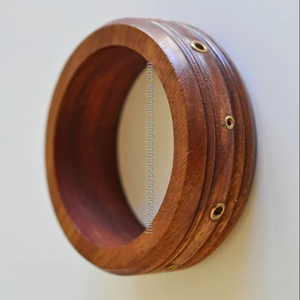 Bracelets de mode en bois de Sesham indien de qualité supérieure pour femmes et filles durabilité améliorée avec revêtement de protection spécial breloque en laiton - Product Image 1