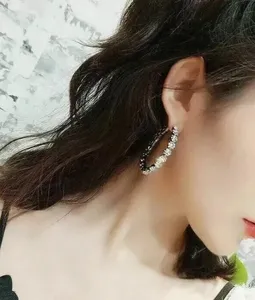 Hermosos pendientes de aro con diamantes naturales de corte redondo para novia, oro blanco de 14k - Product Image 2