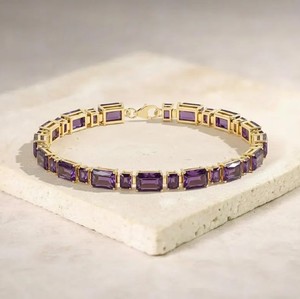 Pulsera de Lujo con Amatista de Corte Radiante en Plata de Ley 925 Chapada en Oro, Certificada por Terceros, Joyería Fina Hecha a Mano - Product Image 1