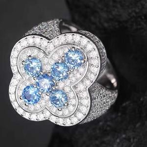 Bague de déclaration de luxe Hip Hop en argent sterling 925 plaqué rhodium, sertie de moissanite bleue, motif couronne de fleurs trèfle - Product Image 5
