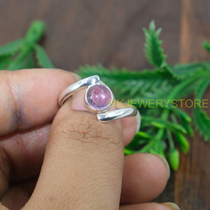 Anillo de Plata de Ley 925 con Amatista Natural para Mujer, Anillo de Piedra Preciosa Morada Hecho a Mano, Anillo Minimalista con Bisel, Joyería de Plata para Mamá - Product Image 3