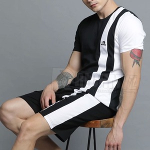 ชุดเซ็ตฤดูร้อนปี 2026 สำหรับผู้ชาย เสื้อยืดแขนสั้น กางเกงขาสั้นทรงกว้าง ชุดสองชิ้น ระบายอากาศได้ดี สไตล์ลำลองสำหรับผู้ชาย กางเกงขาสั้นและเสื้อทรงหลวม - Product Image 5