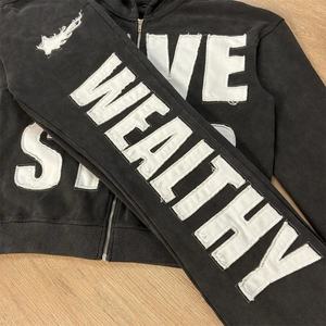 Conjunto de Sudadera con capucha recortada y pantalones de chándal bordados con apliques desgastados de retazos de algodón pesado personalizado para hombre - Product Image 3