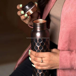 Botella de Agua de Cobre de 900 ml, Diseño Hexagonal, Tapa de Rosca, Libre de BPA, Aislamiento Térmico, Uso en Exteriores - Product Image 5