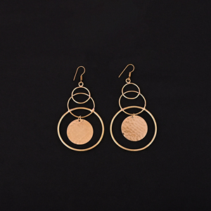 Boucles d'oreilles créoles triple cercle en laiton plaqué or 83x43MM – Cadeau tendance - Product Image 2