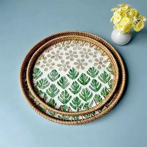 Plateau en rotin élégant et luxueux avec incrustation de nacre, mosaïque de coquillages en écailles de poisson, design classique, passe au lave-vaisselle, rangement durable - Product Image 1