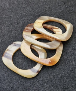 Pulsera de cuerno de búfalo ecológica tallada a mano al por mayor con acabado liso, brazalete de Uttar Pradesh para envío internacional - Product Image 6