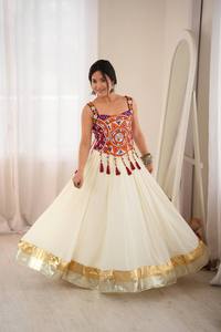 Ensemble Lehenga Choli pour femmes, jupe évasée blanche, haut court, style Indo-Occidental, avec véritable travail de miroirs Kutchi, tenue de Garba, expédition rapide, séchage rapide - Product Image 6