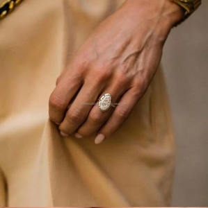 แหวนหมั้นเงินประดับเพชรโมอิสซาไนต์ทรงรีแบบฝังขอบสไตล์จอร์เจียน 3.0 กะรัต ดีไซน์วินเทจ เหมาะสำหรับงานแต่งงานและวันครบรอบ - Product Image 5