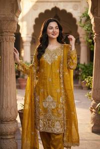 Ensemble Kurti et pantalon en soie GMY de qualité supérieure avec dupatta – Broderie lourde à sequins pour tenue de soirée - Product Image 3