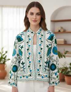Veste en coton Suzani élégante brodée, taille unique, aux motifs bohèmes et traditionnels. - Product Image 3