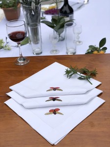 Serviette de table carrée classique en coton personnalisée, brodée de coccinelles, durable, réutilisable, lavable en machine, avec ourlet festonné, pour la maison et les mariages - Product Image 3