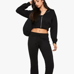 Ensemble de survêtement 3 pièces personnalisable en polyester pour femme, idéal pour l'entraînement et la course, motif uni, haut de sport hiver, vente en gros - Product Image 1