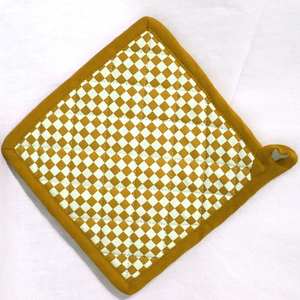 Yarn Dyed Check Fabric Heat Resistant <b>Pot</b> <b>Holder</b> Exporter in India Large size cotton kitchen <b>pot</b> <b>holder</b> at affordable price. - Product Image 3