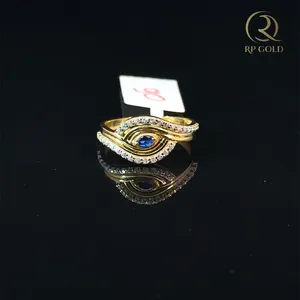 Elegante anillo de oro con diseño de ojo de piedra preciosa azul, adornado con diamantes, joyería de lujo única para mujeres, un accesorio elegante y llamativo. - Product Image 1