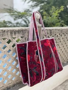 Sac à bandoulière matelassé en velours imprimé élégant, parfait pour les mariages, les fêtes et le quotidien - Product Image 1