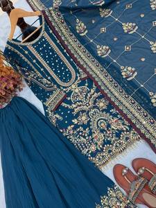 ชุดเดรสสตรีสำหรับงานปาร์ตี้ ผ้าขนสัตว์เทียมหนานุ่ม พร้อมผ้าคลุมไหล่และกางเกงขายาว แห้งเร็ว ใส่ได้ทุกฤดู เหมาะสำหรับเทศกาลดีวาลี - Product Image 4