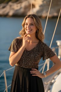 Vestido de Mujer con Estampado Animal Negro, Tela Crepé, Cuello en V, Manga Corta Acampanada, Largo Regular, Completamente Cosido, Estilo Occidental Elegante - Product Image 5