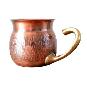 Gobelet moderne en acier inoxydable et cuivre naturel avec poignée en cuivre mat Accessoire de bar pour les fêtes - Product Image 2