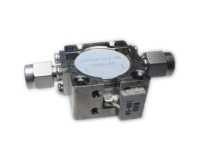 High Power Broadband Coaxial RF Isolator 2.2 GHz to 3.5 GHz GGTN182514 Low Insertion Loss Microwave Isolator for Radar Modules