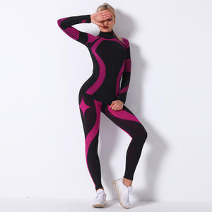 Ensemble de yoga personnalisé avec logo pour femme, tenue de fitness 4 pièces : soutien-gorge de sport, short push-up, leggings et vestes à manches longues - Product Image 1