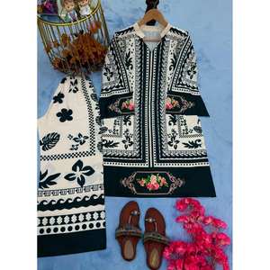 Conjunto de Ropa de Fiesta para Mujer de Diseñador con Estampado Digital, Elegante y con Estilo - Product Image 1