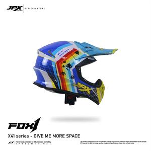 Le casque de motocross JPX Fox1 Motif X 41 offre une protection supérieure et un style audacieux pour une expérience de motocross ultime. - Product Image 3