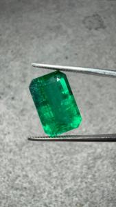 Émeraude naturelle zambienne de 6,98 carats, taille octogonale, pierre précieuse verte intense, pour la fabrication de bagues, pendentifs et bijoux fins - Product Image 2