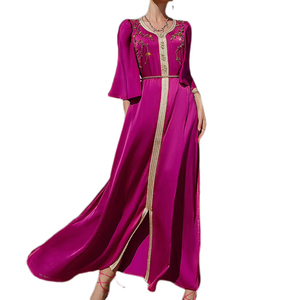 Elegante Vestido Largo de Satén Morado con Bordado, Mangas Acampanadas, Cuello Redondo y Silueta Recta - Product Image 1