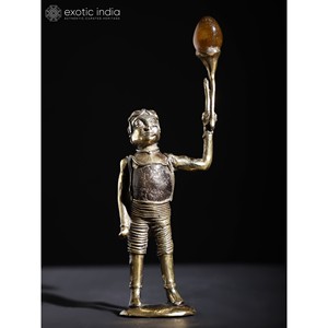Niño de 7 pulgadas con globo Escultura de latón y piedra hecha a mano en estilo Dhokra - Product Image 3