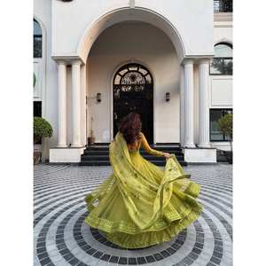 Ropa de fiesta de diseñador Lehenga con blusa Dupatta y encogimiento de hombros talla XL - Product Image 4