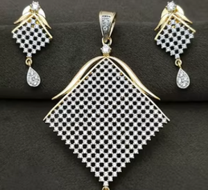 Parure de pendentifs chaîne à maillons plaqués or, design glamour, avec pierres de zircon étincelantes, pour femmes, occasions spéciales et soirées, en laiton - Product Image 2