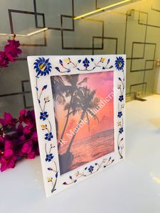 Cadre photo en marbre fait main avec incrustations artisanales et design personnalisable pour la décoration intérieure - Product Image 3