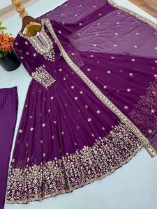 Prix d'usine OEM – Nouvelle Robe Anarkali Prêt-à-porter en Soie, Violet Foncé, Style Traditionnel Indien et Pakistanais, Tenue Ethnique, Longue et Somptueuse - Product Image 2