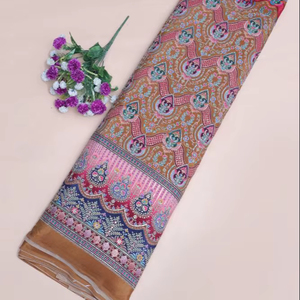 ผ้าเครปสีน้ำตาลอูฐพิมพ์ลายดอกไม้และลายเรขาคณิตแบบชาติพันธุ์ พร้อมขอบตกแต่งอย่างสวยงาม เหมาะสำหรับทำชุดคุर्ติ - Product Image 1