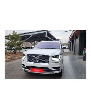 Lincoln Navigator 3.5L con Caja de Cambios Automática, Asientos de Cuero, Cámara Trasera - Modelo de Diciembre de 2021, 96,011 km - Product Image 3