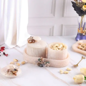 Pot de rangement artisanal en résine rose avec couvercle à clapet, écologique, compatible lave-vaisselle et empilable, design classique, cadeau idéal pour la maison ou un mariage - Product Image 4