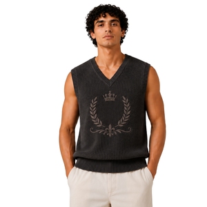 Gilet pull sans manches en maille gris anthracite pour homme, col en V, broderie couronne, décontracté, léger, fabrication sur mesure - Product Image 1