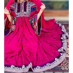 Robe afghane pour femme, brodée à la main, style ethnique Kuchi, écologique, vintage, style tribal Pathani, pour les fêtes. - Product Image 1