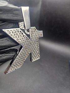 Pendentif en alliage de zinc plaqué argent avec lettre K, cristal et strass, style hip-hop, cadeau unisexe - Product Image 4