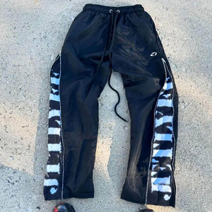 Pantalones Deportivos con Paneles en Contraste y Cierre de Cremallera para Hombre, Cintura Elástica, Corte Holgado, Ligeros, Resistentes al Viento, con Insertos Gráficos, Estilo Urbano - Product Image 5