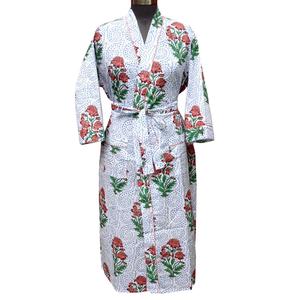 Bata de dormir tipo kimono de algodón transpirable de secado rápido con estampado floral digital textil, cuello en V y cierre de cinturón. - Product Image 1